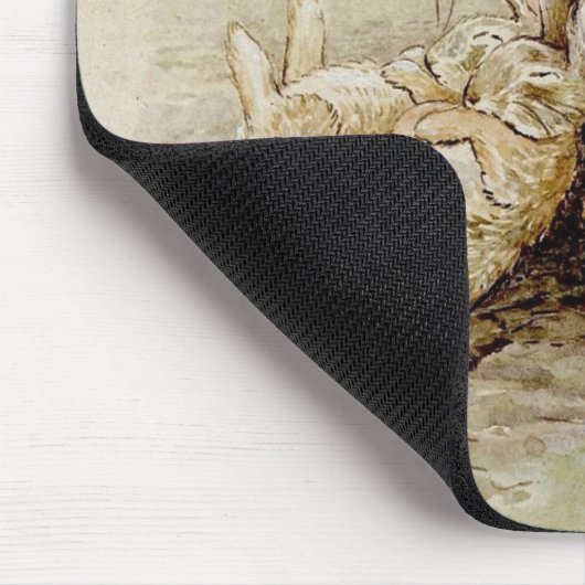 The Flopsy Bunnies Asleep (von Beatrix Potter) Mousepad (Ecke)