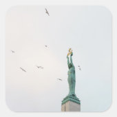 The Freedom Monument in Riga, Latvia Quadratischer Aufkleber (Vorderseite)