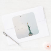 The Freedom Monument in Riga, Latvia Quadratischer Aufkleber (Umschlag)