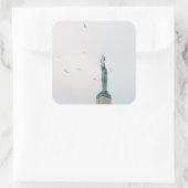 The Freedom Monument in Riga, Latvia Quadratischer Aufkleber (Tasche)