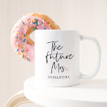 The Future Mrs and Your Name Modern Beauty Zweifarbige Tasse<br><div class="desc">Mit der Einführung von "The Future Mrs. and Your Name" Modern Beauty Gift Set von Zazzle Celebrate die fröhliche Gelegenheit der Zukunft Mrs. mit einem modernen Schönheitsgeschenk Set von Zazzle, das Luxus, Personalisierung und Stil kombiniert. Dieses exklusive Geschenkgutschein-Set soll ihr auf ihrem Weg zur Ehefrau ein ganz besonderes Gefühl geben....</div>