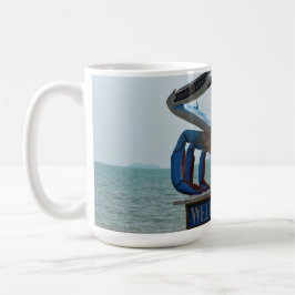 The Giant Crab: Guardian of the Coasts of Kep Kaffeetasse