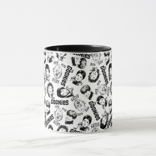 The Goonies Characters Pattern Tasse (Zentrum)