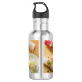 The graceful curves of nigiri - sushi art on wood edelstahlflasche (Rückseite)