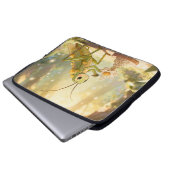 The Grasshopper and the Nectar Artwork.1 Laptopschutzhülle (Vorne Knopf)
