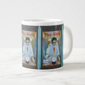 The King Tells All Jumbo-Tasse (Vorderseite Rechts)