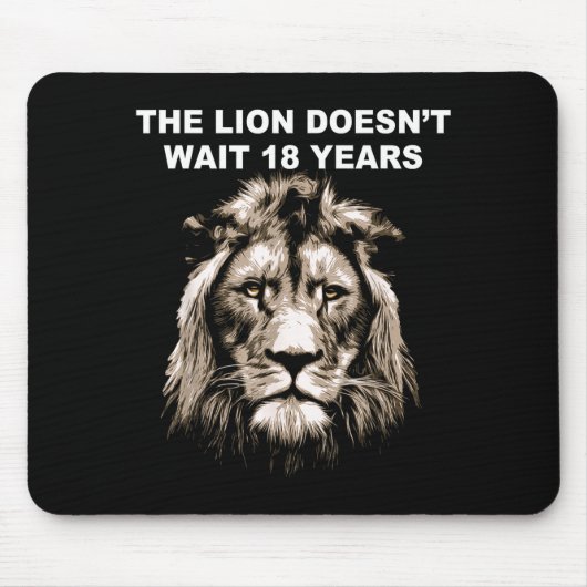 The Lion Doesn't Wait 18 Years Funny Mousepad (Vorne)