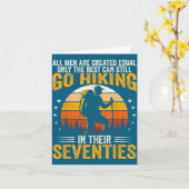 The Men Still Go Hiking In Their Seventies Funny H Karte (Gelbe Blume)