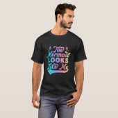 The Mermaid Looks Like Me Black Quote T-Shirt (Vorne ganz)