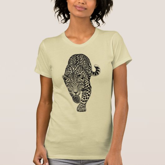 The Mountain Savage Leopard Stalking Prey Graphic T-Shirt (Vorderseite)