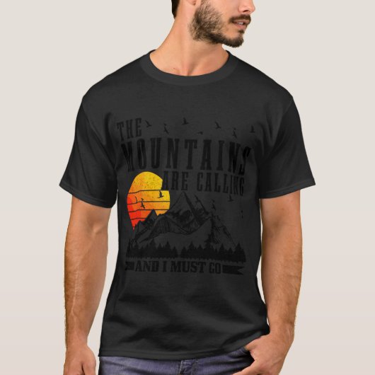 The Mountains Are Calling I Must Go Hiking Camping T-Shirt (Vorderseite)