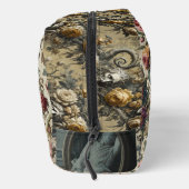 The Narrative Relic - Limited Edition Waschbeutel (Rechts)