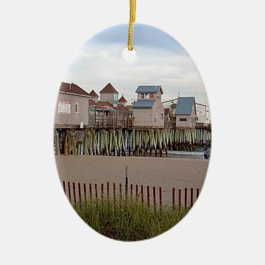 The Old Orchard Beach Pier von Wendy C Allen 2004 Keramikornament (Vorne)