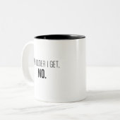 The Older I get, NO Funny Aging Minimal & Modern Zweifarbige Tasse (Vorderseite Links)