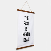 The Past is Never Dead Quote Wandteppich Mit Holzrahmen (Gewinkelt)