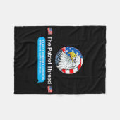 The Patriot Thread Living A Completely Different R Fleecedecke (Vorderseite (Horizontal))