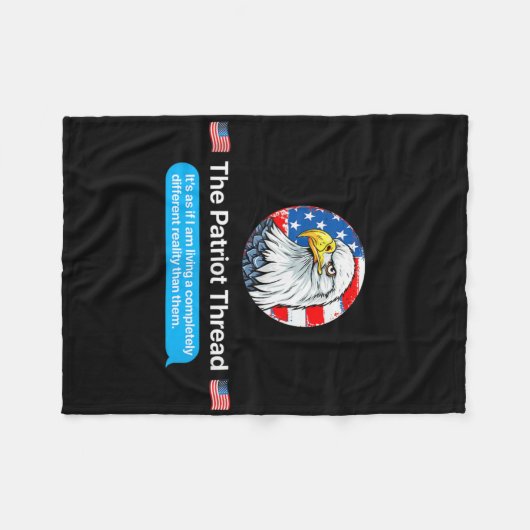 The Patriot Thread Living A Completely Different R Fleecedecke (Vorderseite (Horizontal))