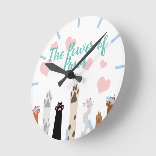 The Power of Paws Runde Wanduhr (Winkel)
