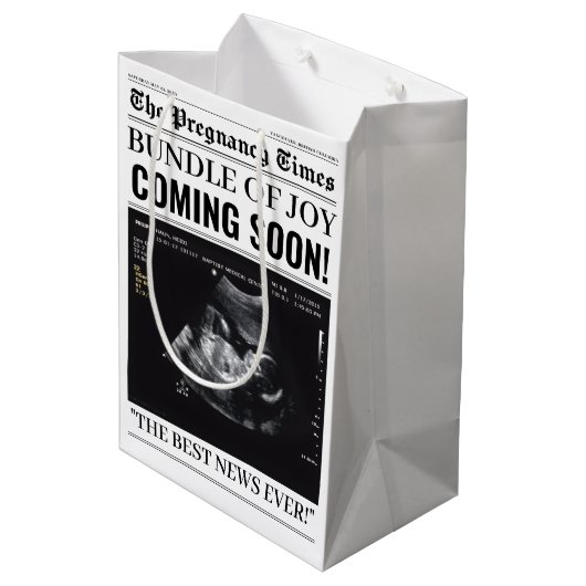 The Pregnancy Times Newspaper Custom Baby Photo Mittlere Geschenktüte (Rückseite Schrägansicht)
