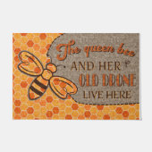 The Queen Bee And Her Old Drone Live Here Fußmatte (Vorderseite)