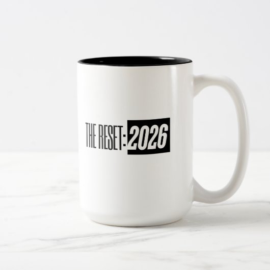 The Reset 2026 — Modern Minimalist Typograp Zweifarbige Tasse (Rechts)