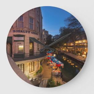 The Riverwalk At Dusk In Downtown San Antonio 2 Große Wanduhr