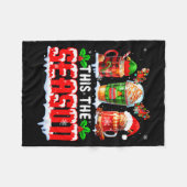 The Season Christmas Three Santa Reindeer Elf Coff Fleecedecke (Vorderseite (Horizontal))