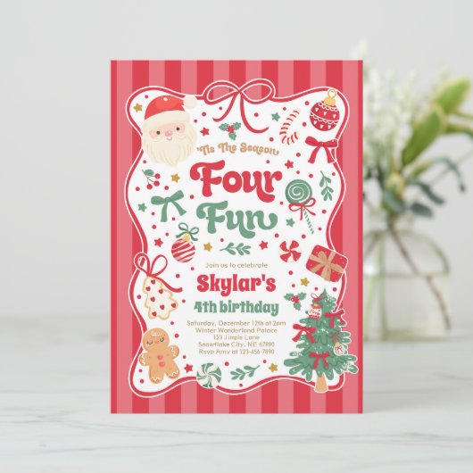 The Season Four Fun Christmas Bow 4th Birthday Einladung (Stehend Vorderseite)