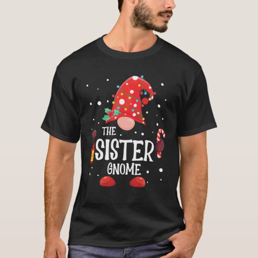 The Sister Gnome Matching Family Christmas Gnome T-Shirt (Vorderseite)
