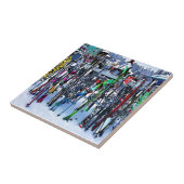 The Ski Party - Skis and Poles Fliese (Seite)