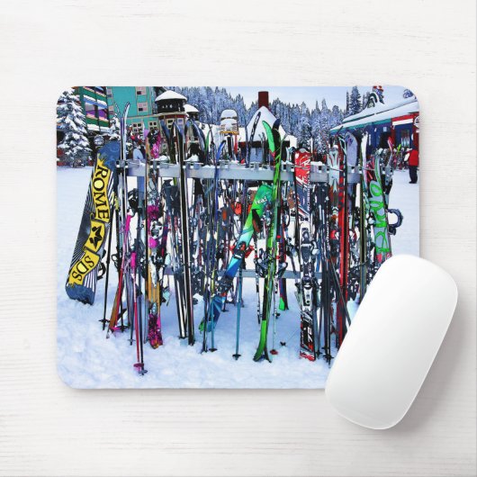 The Ski Party - Skis and Poles Mousepad (Mit Mouse)