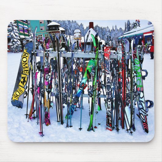 The Ski Party - Skis and Poles Mousepad (Vorne)