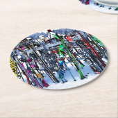 The Ski Party - Skis and Poles Runder Pappuntersetzer (Angewinkelt)