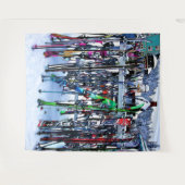 The Ski Party - Skis and Poles Wandteppich (Vorderseite (Horizontal))