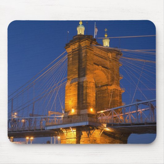 The skyline of Cincinnati, Ohio, USA at dusk Mousepad (Vorne)