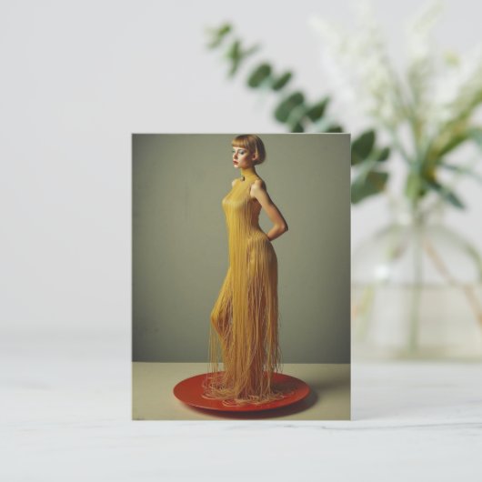 The Spaghetti Dress Woman on Red Platter Postkarte (Stehend Vorderseite)