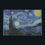 The Starry Night (Vincent van Gogh) (berühmte Kuns Fußmatte<br><div class="desc">Dieses Design zeigt ein berühmtes Gemälde des niederländischen postimpressionistischen Malers Vincent van Gogh (1853-1890). Es zeigt den Blick aus dem nach Osten gerichteten Fenster seines Asylzimmers in Saint-Rémy-de-Provence, kurz vor dem Sonnenaufgang; van Gogh fügte der Szene auch ein imaginäres Dorf hinzu. "The Starry Night" ist eines der bekanntesten Gemälde in...</div>