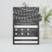 The String Lights On Chalkboard Wedding Collection RSVP Karte (Stehend Vorderseite)