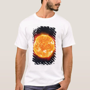 The Sun, das Sonneneruptionen gegen einen Stern T-Shirt