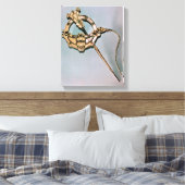 The Tara Brooch, from Bettystown, Landkreis Meath Leinwanddruck (Insitu (Schlafzimmer))