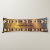 "The Timekeeper" Seitenschläferkissen (Vorderseite)