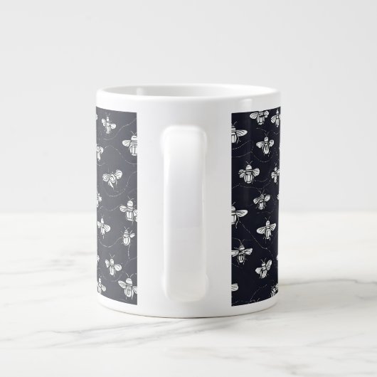 The Tiny Bee Trail Minimalist Mug Jumbo-Tasse (Rückseite)