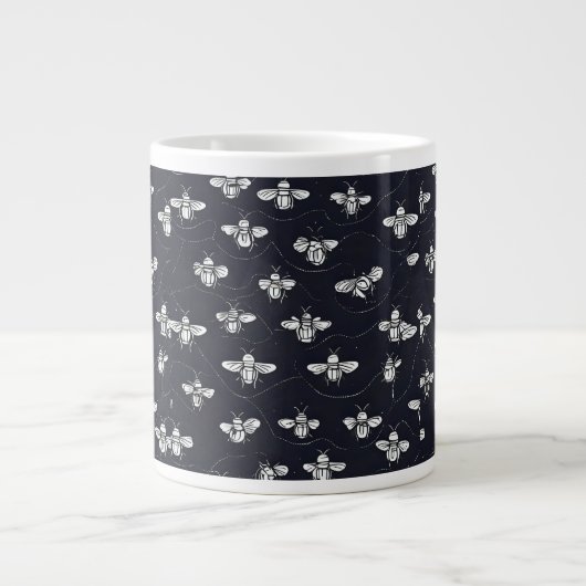 The Tiny Bee Trail Minimalist Mug Jumbo-Tasse (Vorderseite)