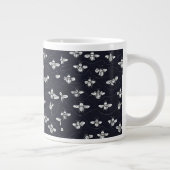 The Tiny Bee Trail Minimalist Mug Jumbo-Tasse (Rechts)