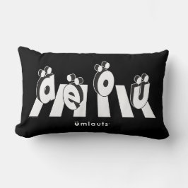 “The Umlauts: Crossing Over” Lendenkissen