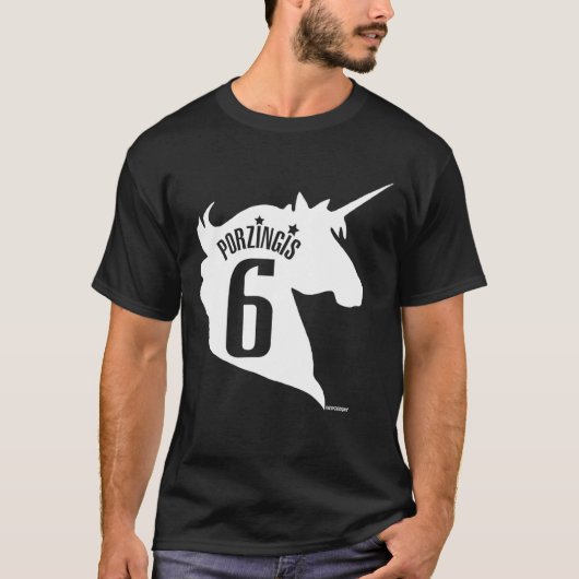 The Unicorn - Kristaps Porzingis (Weiß) T-Shirt (Vorderseite)