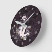 The Vampiress | Moody Gothic Vampy Glam Pale Skin Runde Wanduhr (Winkel)