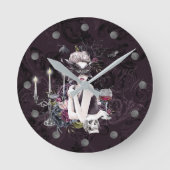 The Vampiress | Moody Gothic Vampy Glam Pale Skin Runde Wanduhr (Vorderseite)