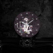 The Vampiress | Moody Gothic Vampy Glam Pale Skin Runde Wanduhr