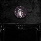 The Vampiress | Moody Gothic Vampy Glam Pale Skin Runde Wanduhr